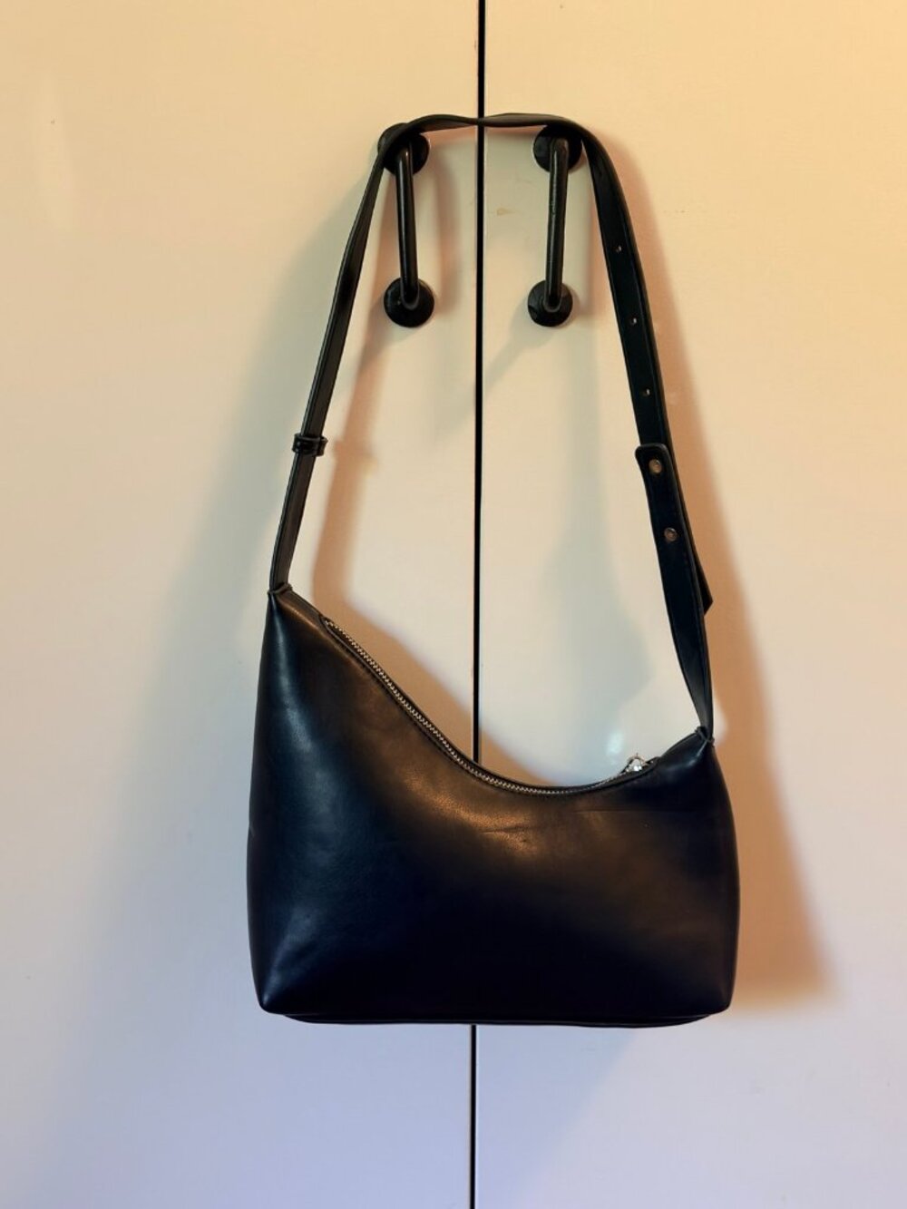 Black Rounded Shoulder Bag - Picture 2 of 3